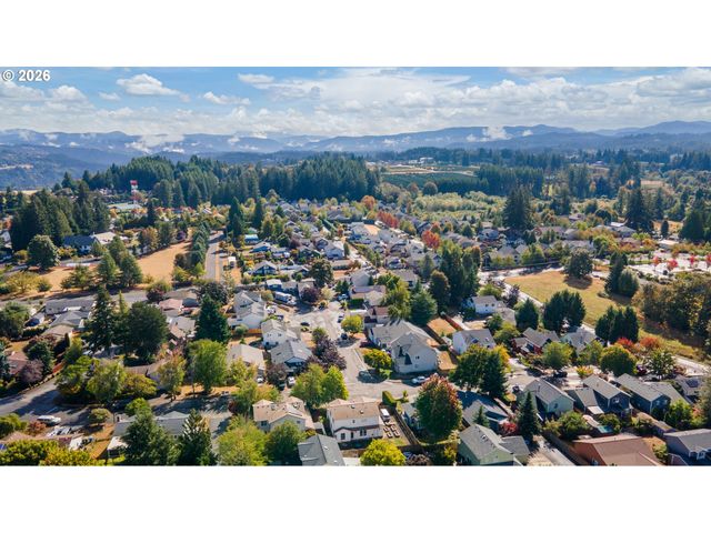 18283 DAVIS St, Sandy, OR 97055