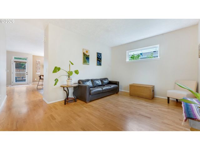 18283 DAVIS St, Sandy, OR 97055