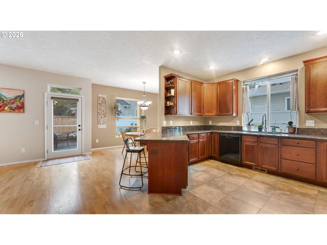 18283 DAVIS St, Sandy, OR 97055