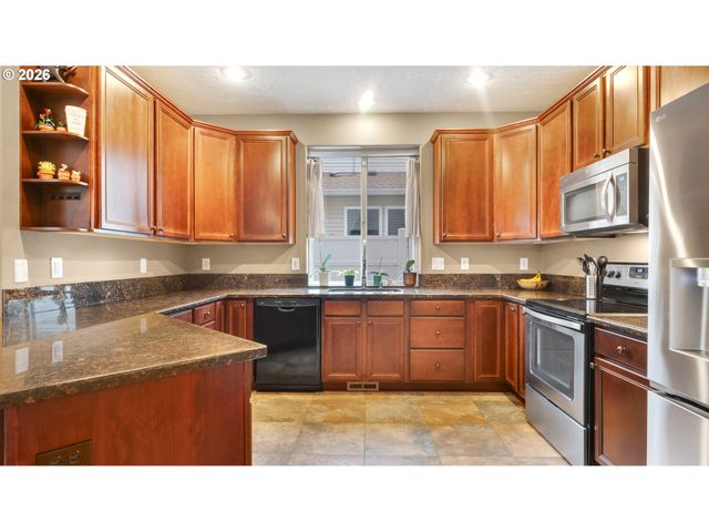 18283 DAVIS St, Sandy, OR 97055