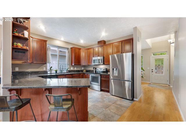 18283 DAVIS St, Sandy, OR 97055
