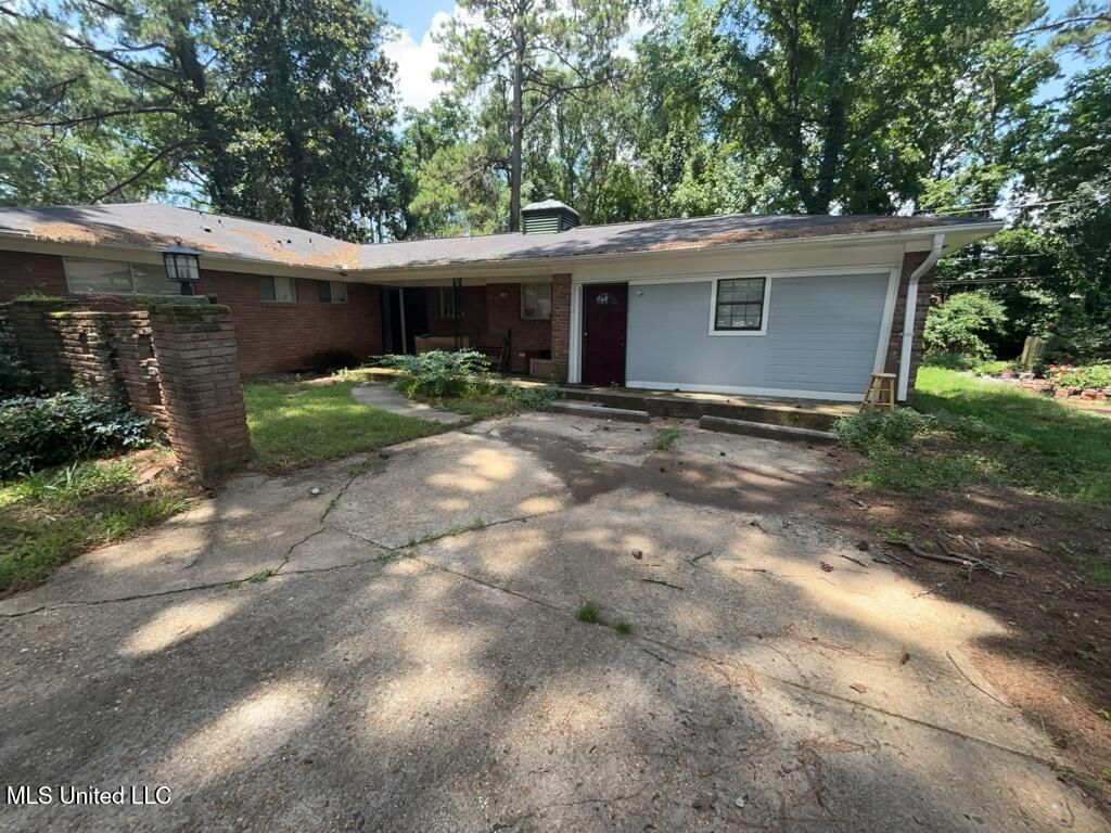 351 Elms Court Circle, Jackson, MS 39204