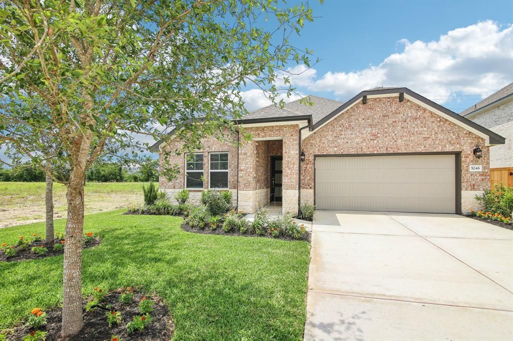 5246 Harvest Season Lane, Pearland, TX 77584