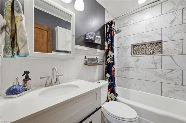 214 Hawthorne Lane, Burlington, NC 27215
