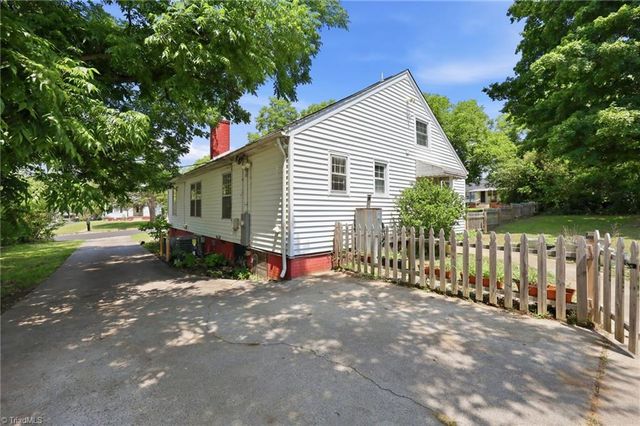 214 Hawthorne Lane, Burlington, NC 27215