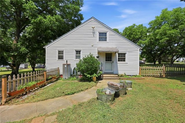 214 Hawthorne Lane, Burlington, NC 27215