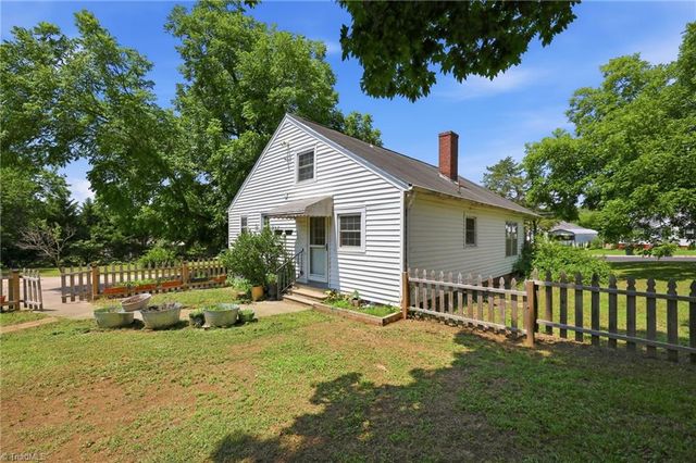 214 Hawthorne Lane, Burlington, NC 27215