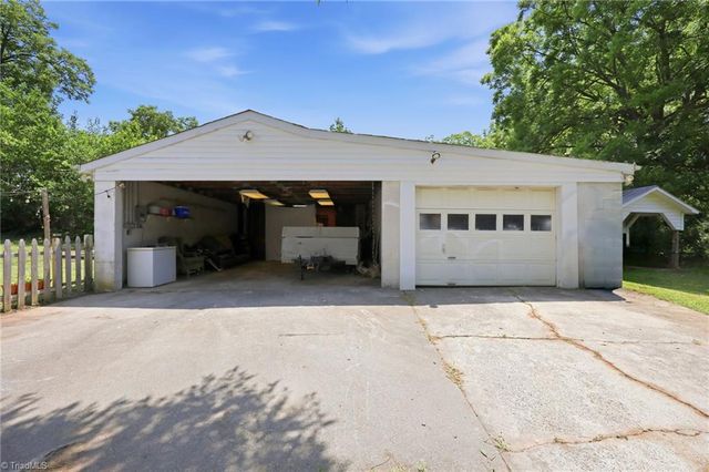214 Hawthorne Lane, Burlington, NC 27215