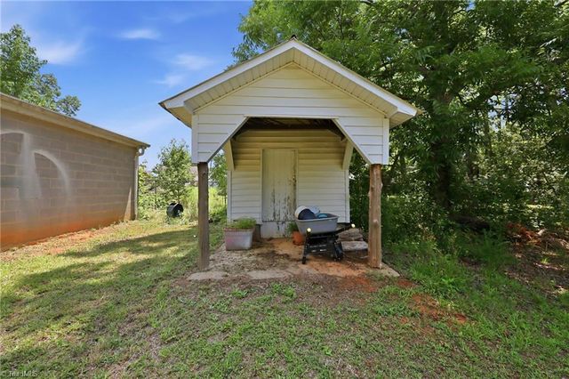 214 Hawthorne Lane, Burlington, NC 27215
