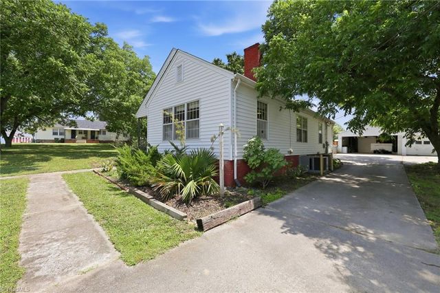 214 Hawthorne Lane, Burlington, NC 27215