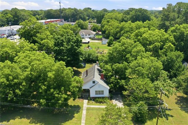 214 Hawthorne Lane, Burlington, NC 27215