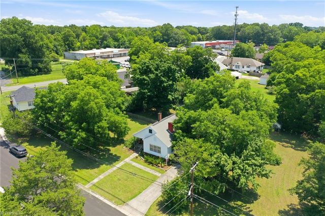 214 Hawthorne Lane, Burlington, NC 27215