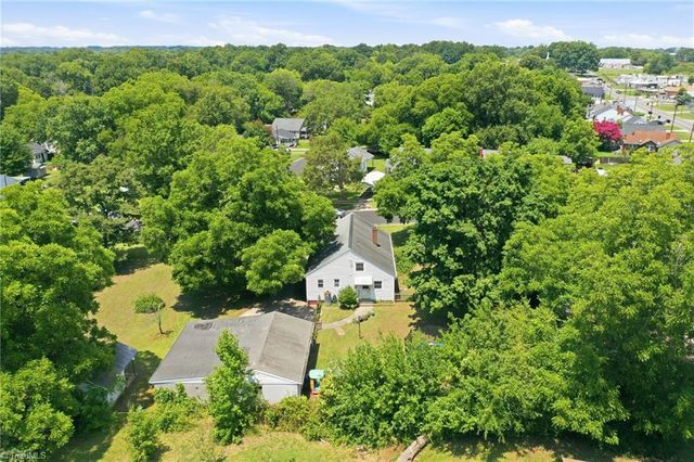 214 Hawthorne Lane, Burlington, NC 27215