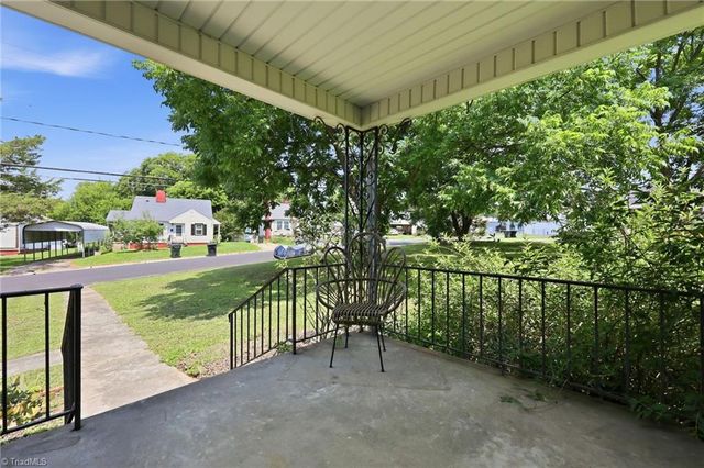 214 Hawthorne Lane, Burlington, NC 27215