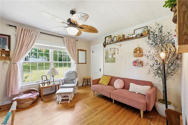 214 Hawthorne Lane, Burlington, NC 27215