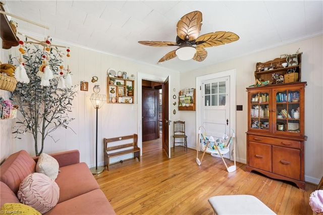 214 Hawthorne Lane, Burlington, NC 27215