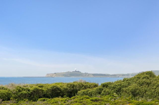 204 Roosevelt Boulevard, Half Moon Bay, CA 94019