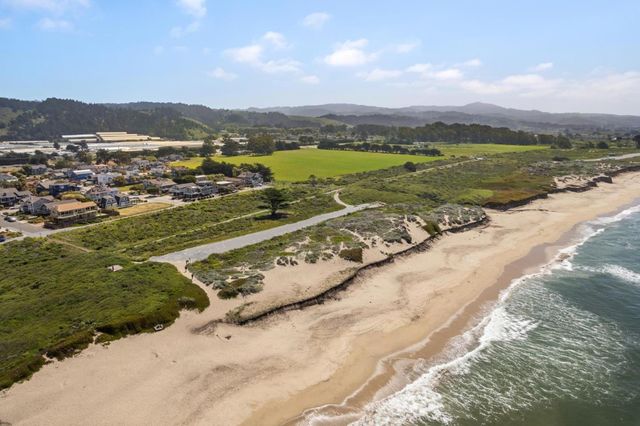 204 Roosevelt Boulevard, Half Moon Bay, CA 94019