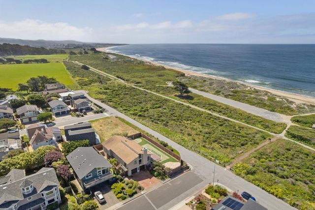 204 Roosevelt Boulevard, Half Moon Bay, CA 94019