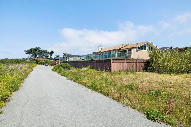 204 Roosevelt Boulevard, Half Moon Bay, CA 94019