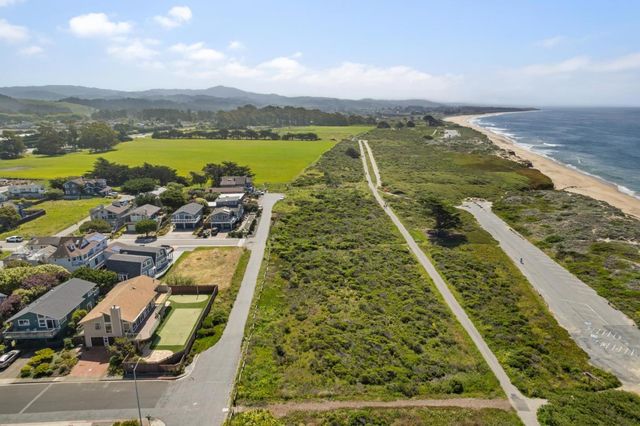 204 Roosevelt Boulevard, Half Moon Bay, CA 94019