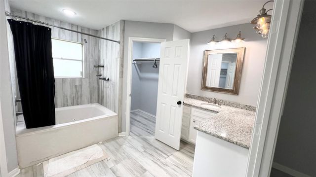 803 Glen Hollow Drive, Conroe, TX 77385