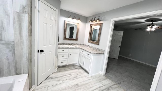 803 Glen Hollow Drive, Conroe, TX 77385