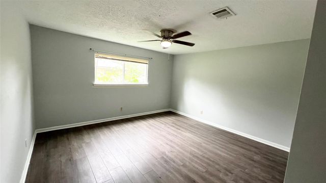 803 Glen Hollow Drive, Conroe, TX 77385