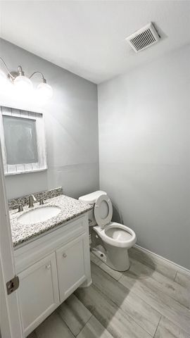 803 Glen Hollow Drive, Conroe, TX 77385