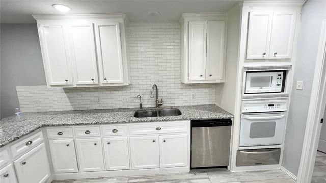 803 Glen Hollow Drive, Conroe, TX 77385