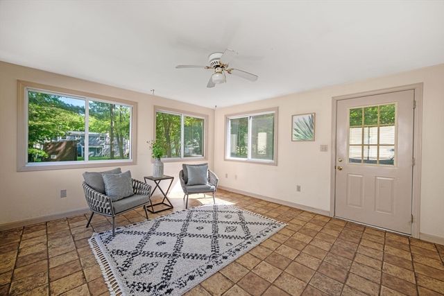 5 Palmer Rd, Beverly, MA 01915