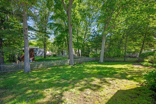 5 Palmer Rd, Beverly, MA 01915