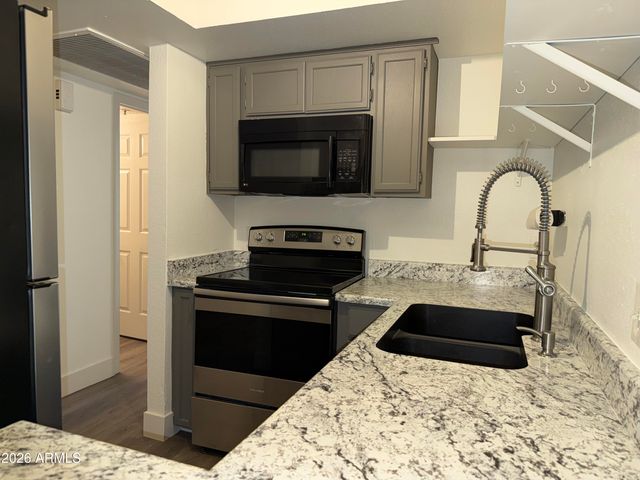 17 E Ruth Avenue 305, Phoenix, AZ 85020