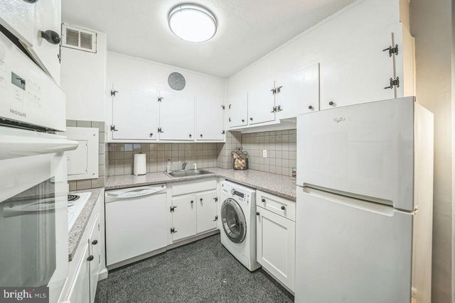 1900 John F Kennedy Blvd Apt 705, Philadelphia, PA 19103