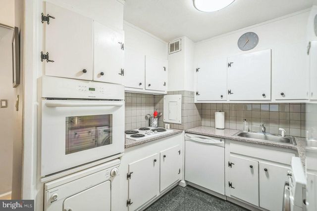 1900 John F Kennedy Blvd Apt 705, Philadelphia, PA 19103