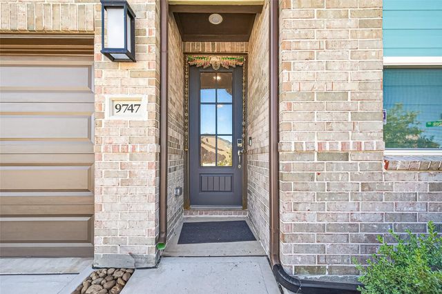 9747 Pettus Creek Drive, Cypress, TX 77433