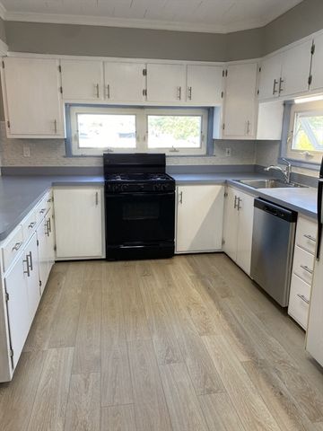 60 Washington Street 60, Wellesley, MA 02481