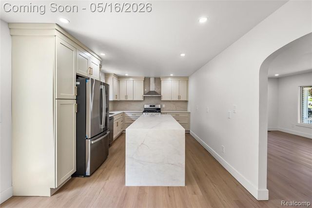 6742 Canterbury Court, Shelby Twp, MI 48316