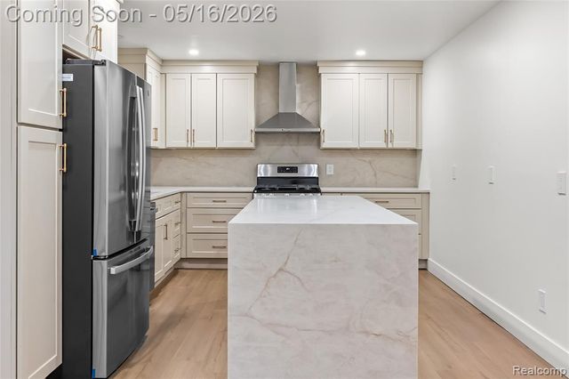 6742 Canterbury Court, Shelby Twp, MI 48316
