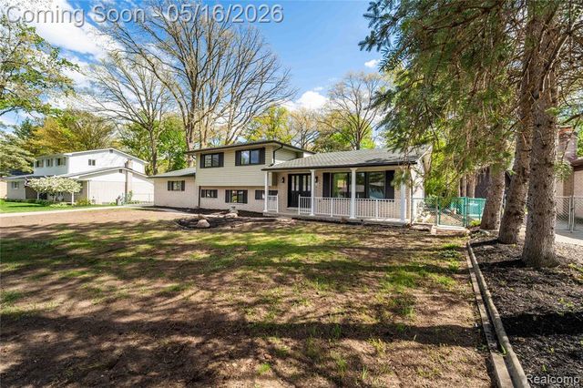 6742 Canterbury Court, Shelby Twp, MI 48316