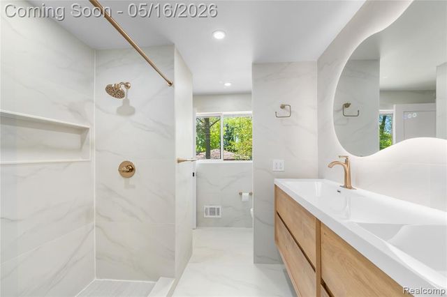6742 Canterbury Court, Shelby Twp, MI 48316