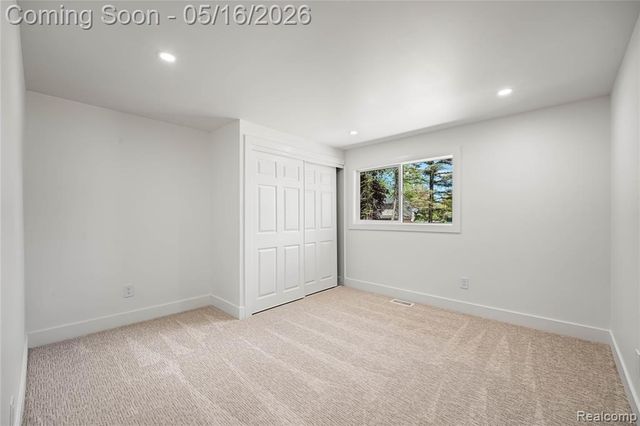 6742 Canterbury Court, Shelby Twp, MI 48316