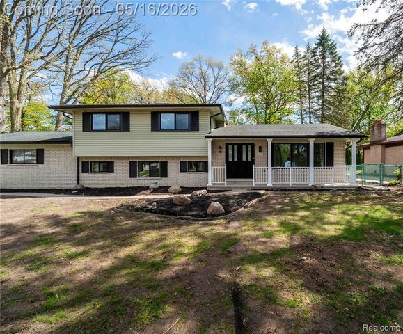 6742 Canterbury Court, Shelby Twp, MI 48316
