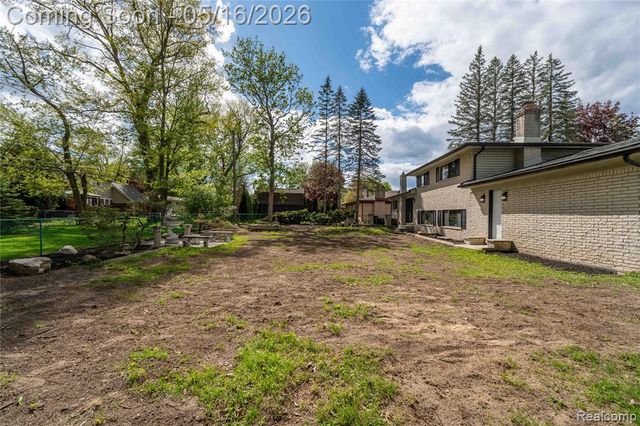 6742 Canterbury Court, Shelby Twp, MI 48316