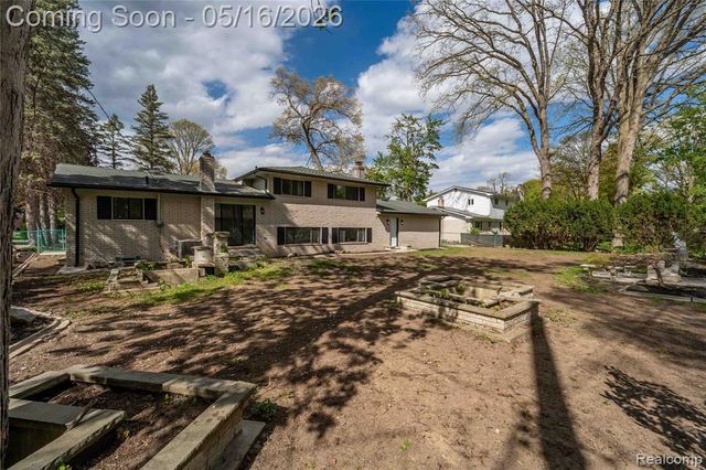6742 Canterbury Court, Shelby Twp, MI 48316