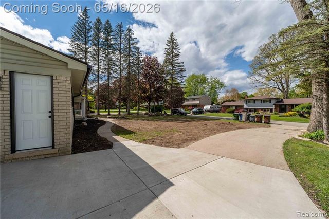 6742 Canterbury Court, Shelby Twp, MI 48316