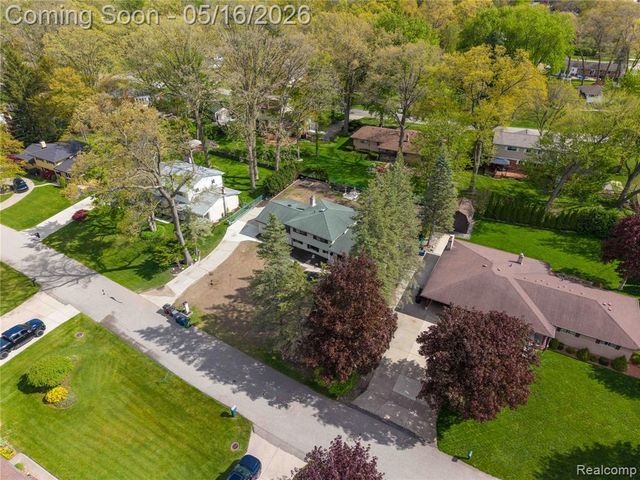 6742 Canterbury Court, Shelby Twp, MI 48316