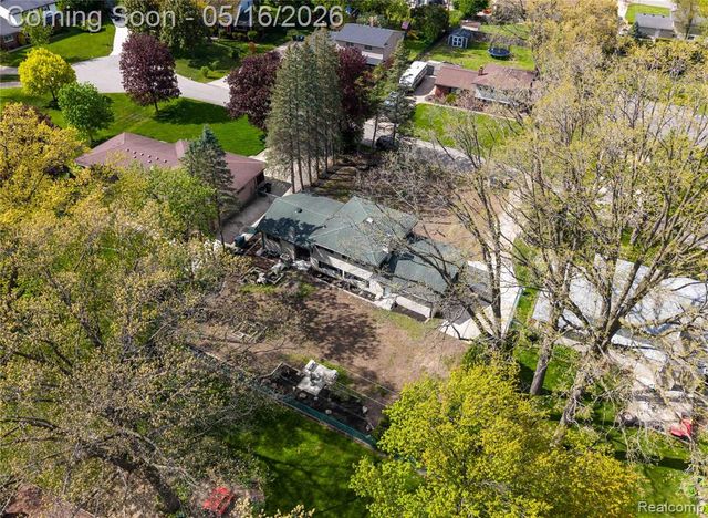 6742 Canterbury Court, Shelby Twp, MI 48316