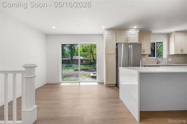 6742 Canterbury Court, Shelby Twp, MI 48316