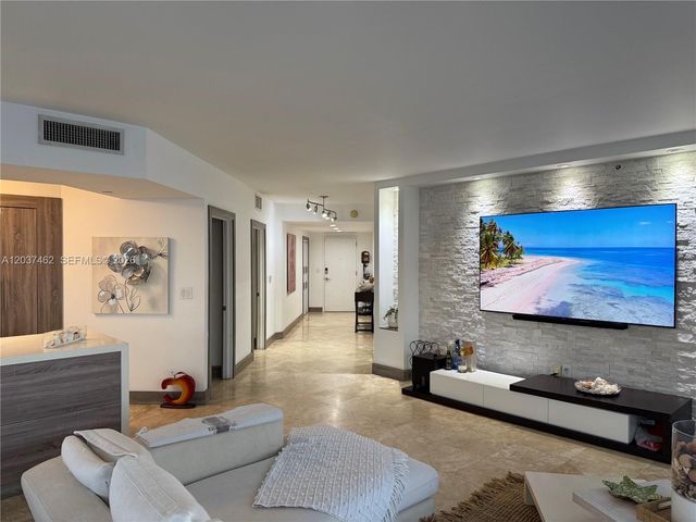 6365 Collins Ave 2201, Miami Beach, FL 33141